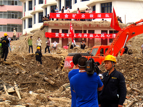 中国甘肃舟曲发生特大泥石流灾害，太阳集团tyc再次组建救援队前往救援