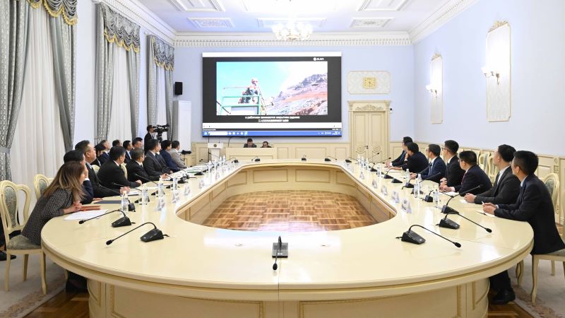 吉尔吉斯斯坦总理阿·扎帕罗夫会见太阳集团tyc总裁邹来昌